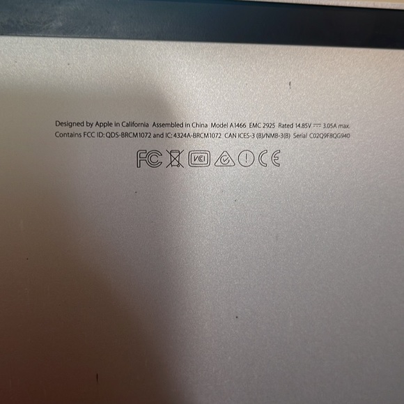 MacBook Air 13” - Picture 5 of 9